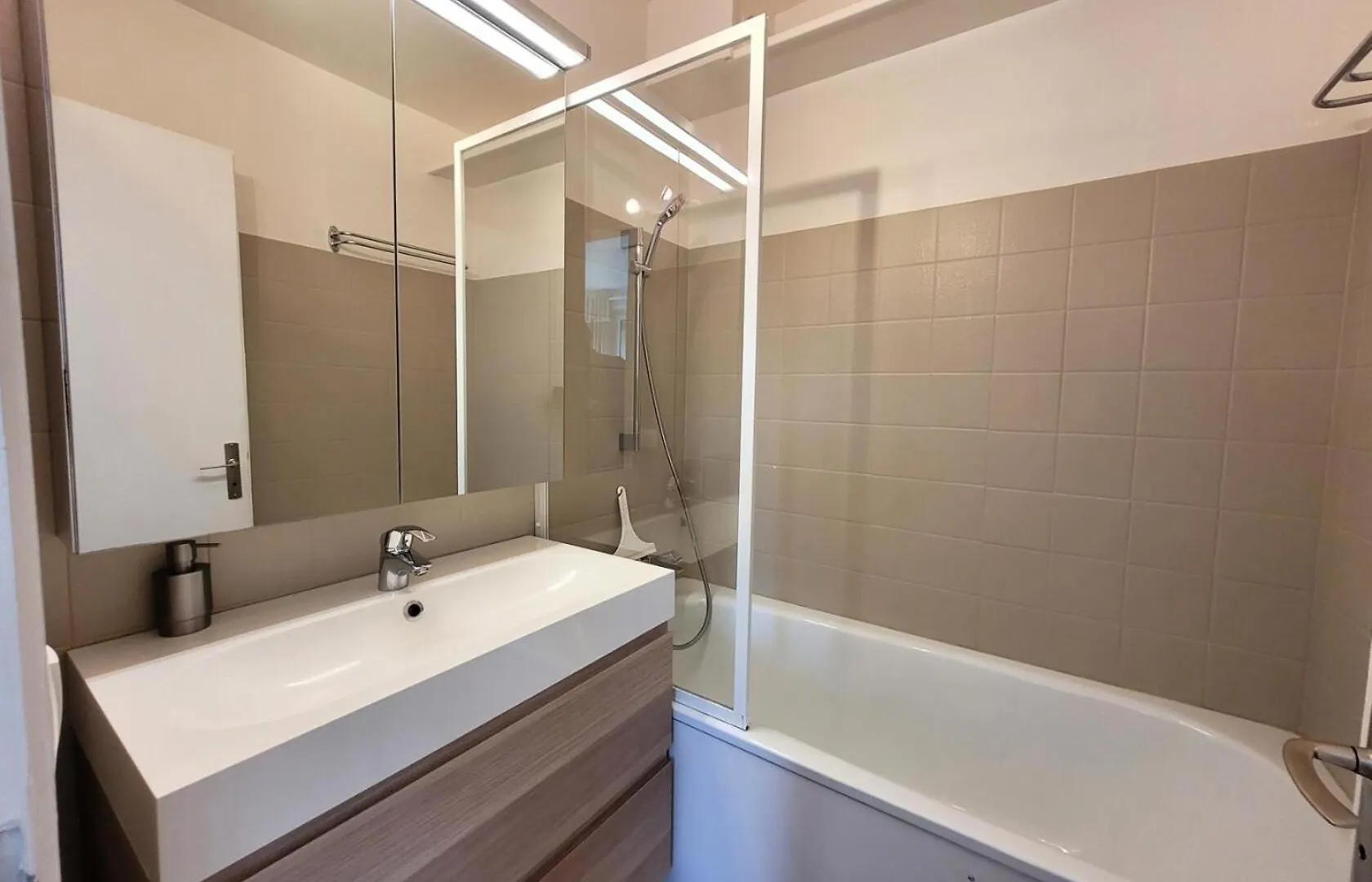 Residence Grizzly - Appartement Skis Aux Pieds, Entierement Renove Mae-1051 Les Gets Apartment